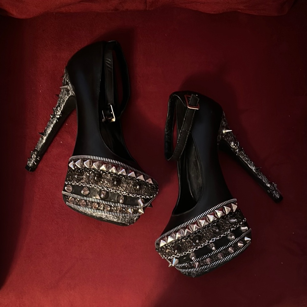 Vintage 90's one of a kind Black Studded Platform Heels 7.5 preowned very sexy